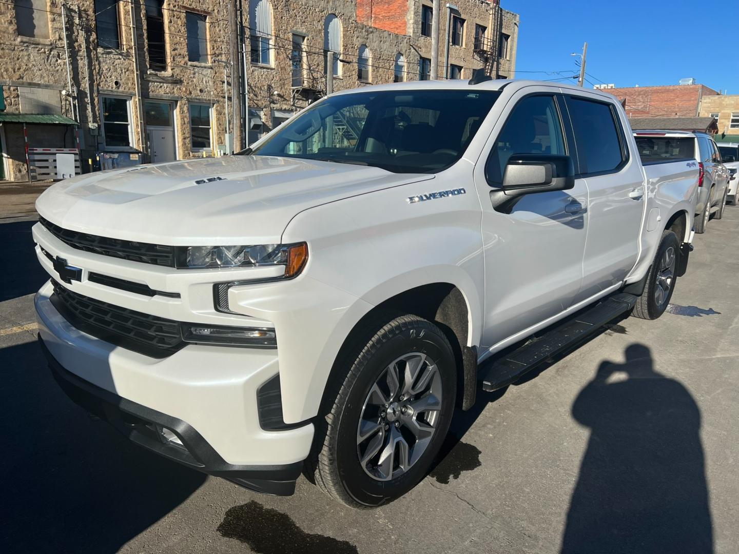 2022 WHITE /Grey Chevrolet Silverado 1500 RST (3GCUYEEL3NG) with an 6.2L DI V8 engine, 10 speed Automatic transmission, located at 116 5th Avenue South, Lewistown, MT, 59457, 47.063877, -109.427879 - Unleash the Power with the 2022 Silverado 1500 RST 4WD - Equipped with a Dominant 6.2L Gas Engine! Get ready for an adrenaline-pumping adventure with the mighty 2022 Silverado 1500 RST 4WD. This powerhouse is designed to elevate your driving experience to new heights. Key Features: 6.2L Gas - Photo#7